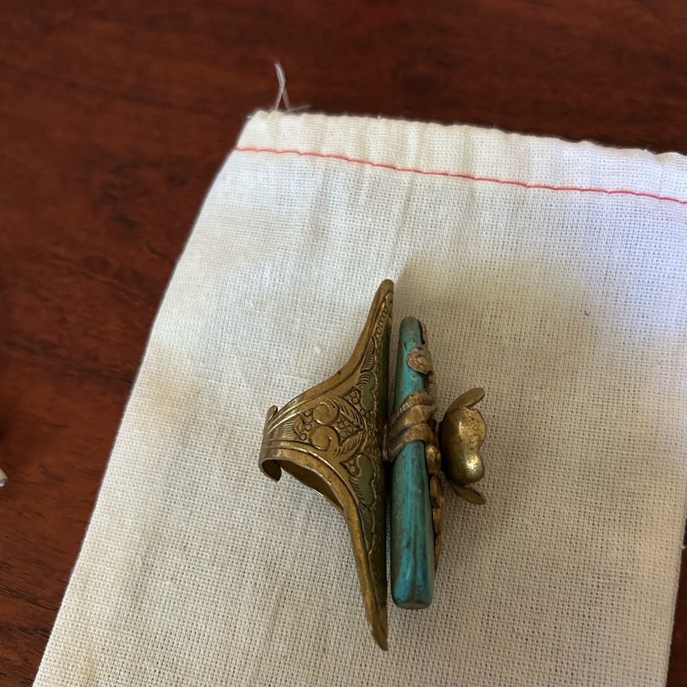 Large Handcrafted Brass and Turquoise ring - Picture 4 of 9